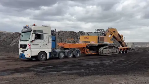 Unloading And Transporting The Liebherr 974 Excavator #megamachineschannel #liebherr974 #excavator #heavytransport #consruction #mining #heavymachine