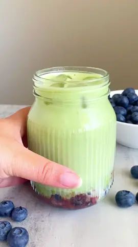 Iced Blueberry Matcha Latte coming right up!🍵🫐 #anaandzel #blueberrymatchalatte #blueberryicedmatcha  #icedoatmilkmatchalatte #matchalattelovers