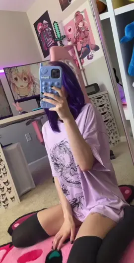 You cant rlly tell but the bikini has dragons on it too lol :3