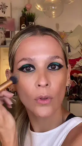 Mi French Riviera in the 60’s look pt3 @lissamaquillaje @milkmakeup #bakedbronzer @nudestix #blush @maccosmetics vanilla #pigment @makeupforever #endlesscacao @Maybelline New York reef gloss #mua #maquillaje #lissamaquillaje #maquillaje