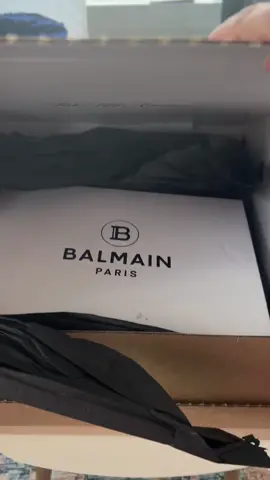 @Saks Fifth Avenue coming through with the @Balmain sneaks 👟#shoecheck #designerfinds #unboxing #fyp #tryon #salefinds #nyc #ltk #onlineshopping