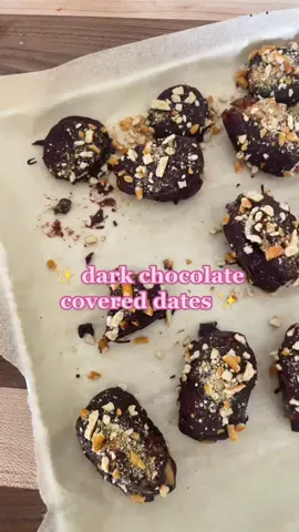 okay i need to get better at editing these vids. but these are really tasty so ENJOY 😋 #Foodie #recipes #Recipe #sweets #sweettreats #healthy #dates #banana #FoodTok #dessert