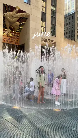 Me: “i dont think you’d get that soaked.” Zach: 🌊🌊🌊    #nycsummer #swiftiepov #junerecap