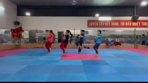 Bình thường quay đá một mình nay quay đá nhiều mình 🤣