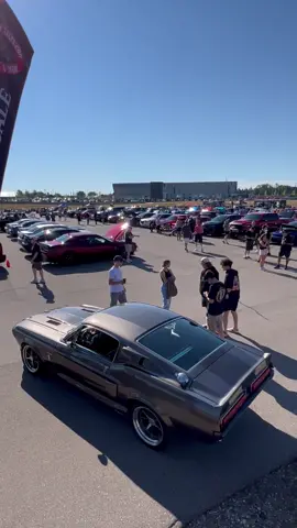 Awesome turn out at the @M1Concourse Cars & Coffee - Mopar Day! Over 1,500 Cars and the weather is gorgeous. If you’re here, make sure you visit the Vanguard Display!