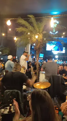 Aquele pagode no Império espeto bar na zona leste de SP.Grupo Sp5.