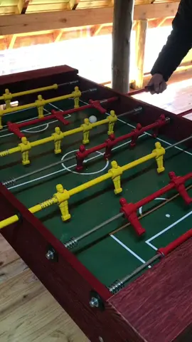 Olha que incrível 🤩👇 Segue nossa página @invernadinhahotel 🥳 Vamos conhecer um pouco mais sobre esse jogo? Aqui no Brasil o nome oficial para esse futebol de mesa é Pebolim, mas nós aqui do SUL chamamos de Fla Flu, já na parte nordeste chamam de totó e nossos vizinhos catarinenses o chamam de pacau!  Aqui no Brasil este jogo chegou em 1950, e nos dias atuais existem campeonatos profissionais em algumas de nossas regiões! Marca aqui nos comentários quem será seu oponente neste jogo aqui na invernadinha 🤩 #fazenda #fazendahotel #hotelfazenda #invernadinha #turismo #turismorural #rural #turismonosul #saofranciscodepaula #turismonobrasil #pebolim #flaflu #futeboldemesa #jogosdemesa #serragaucha #turismonaserra #turismonaserragaucha