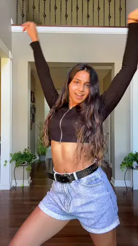 dc: @vrittz thanks for a fire choreo!! it was so fun to do!! #aashdances #fyp #foryou #foryoupage #dance #bollywooddance #bollywooddancer #danceindia #indian #browngirl #browngirldancing #ankhiyannamaar