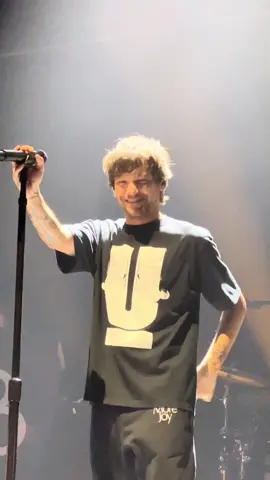 another louis show another sappy louis video 🥹 #ltwt2022 #ltwtdubai #louistour #ltwt #walls #onedirection #1d #louistomlinson #louis #harrystyles #niallhoran #liampayne #zaynmalik #fyp #foryou #xyzbca