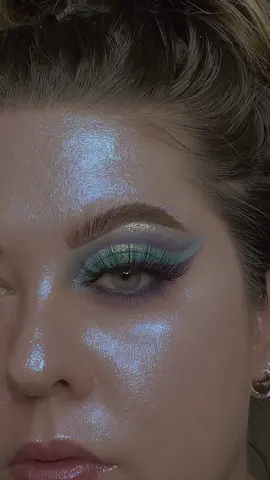 Using the new @hudabeautyshop Blue and Green Color Block Eyeshadow Palette. Saw this filter and audio being used everywhere on my FYP and couldn’t help but try it 💙 #katanawins #hudabeauty #makeup #flawlessvictory #cutcrease #cutcreasemakeup