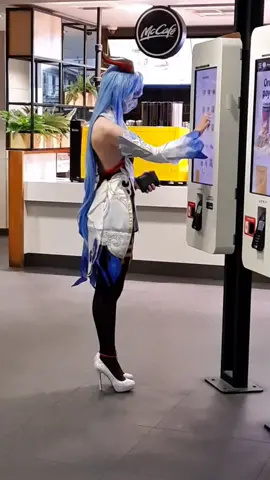 A wild cosplayer spotted in McDonalds #ganyu #ganyucosplay #ganyugenshinimpact #GenshinImpact #genshinimpactcosplay