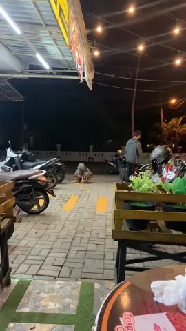 Kasihan cok liatnya🥺masih banyak ka yang belum bersyukur?#sad #nenek #fyb