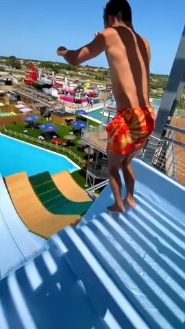 5 rotations 🔥🤯 #worldfirst #quintuplegainer #5flips #quint #frenzypalace #waterjump #waterslide #flips #france #flipper @frenzypalacewaterjump
