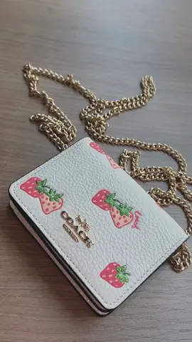 obsessed with my new wallet 🍓🤍 #fyp #foryou #foryoupage #strawberry #coach #Summer #girly #forthegirls #obsessed #pink #Love #fashion #onlineshop #jewlery #inspo #shopping #whatsinmybag #unboxing #stylish #nailinspo #shopee #aesthetic #unboxwithme #vibes #4thofjuly
