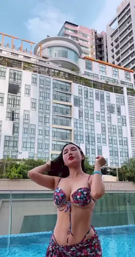 Không được xem lại. Đố mn biết toà nhà ở sau có bao nhiêu tầng ??? #xuhuong #bơi #muahe