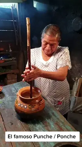 Rica bebida mexicana, el Punche o Ponche, hecho a base de aguardiente, ruda y huevo. #gastronomía #gasteonomiamexicana  #Punche #Ponche #Bebida #bebidaalcoolica  #tradicional