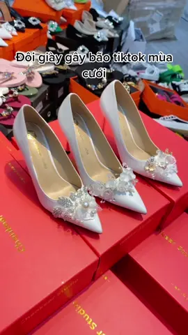 Nhìn đôi giày mà muốn cưới chồng ngay và luôn 😂#giaycuoi #giaycodau #review #xuhuong #đậphộp