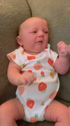 I had to 😂 #babyfever #babiesoftiktok #girlmom #girlmama #onemonthold #funny #funnybaby