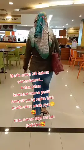 teman2 tiktok beda umur berapa dengan pasangan nya???#bedaumurtapisayang #fypシ