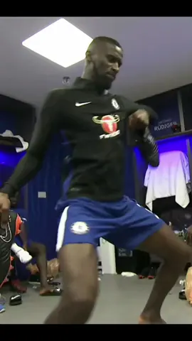 Football Players dancing 😂🕺 #football #foryoupage #fy #foryou #edit #viral #ronaldo #cristianoronaldo #rüdiger #chelsea #masonmount #paqueta #dancing