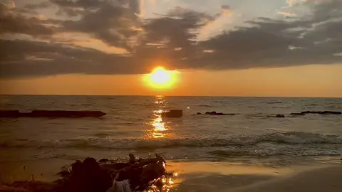 កុំចូលចិត្តទុកគេចោលយូពេក តិចថ្ងៃណាមួយគេមានអ្នកថ្មីមកមើលថែរជំនួស កុំចោទថាគេសាវ៉ាណា…😊 #sad_but_true🥀