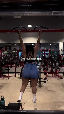 These are a must for me. They have truly helped me SO MUCH. #fyp #deadhangs #upperbody #gripstrength #Fitness #FitTok #GymTok #gymgirls #latinalifters #weightlifting #motivation #focus #lockin