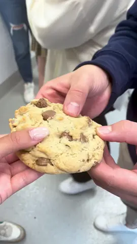 @Crumbl Cookies grand opening tomorrow at 333 Michigan Ave! 🤩 #chicago #cookies #crumblcookies #crumbltiktok