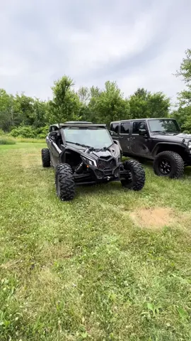 Los juguetes 🤘🏽🤘🏽 #canam #canamx3 #rzr #canamoffroad #ruta #rutas #maverickx3 #jeep #jeepwrangler #rubicon #ranchlife #rancho