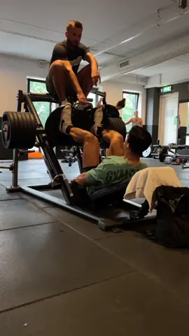 How much weight is on it? #legday #fyp #GymTok #legpress
