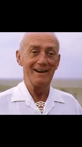 Jesse Marcel discusses how he wasn't allowed to talk to reporters about what he really recovered near Roswell in 1947. He was instead ordered to pose with weather balloon debris for the media. #Roswell #RoswellUFO #UFO #RoswellNM #RoswellNewMexico #RoswellArmyAirField #FlyingSaucer #JesseMarcel #Saucer #SaucerCo #TheSaucerCompany