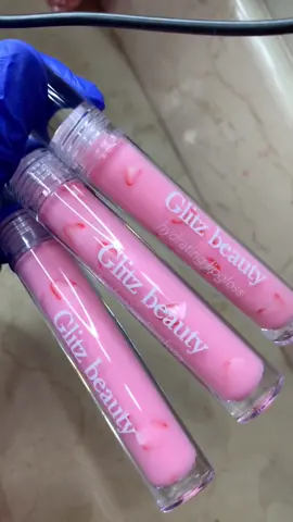 Pink drink disponible de nuevo!🤩🍓 #lipgloss #lipglossbusiness #gloss #glitzbeauty #lipglossmaking #SmallBusiness #hechoenmexico #emprendimiento #glossbusiness #beauty #pinkdrink #starbuckspinkdrink #pinkdrinkstarbucks