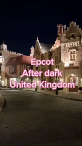 More EPCOT after dark 🎀 United Kingdom #epcot #worldshowcase #disneyworld #disneytok #distok #disneymom #MomsofTikTok #dayinmylife #floridalife
