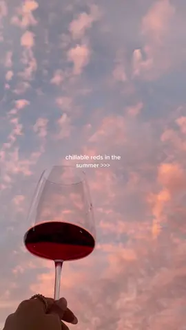 fredo by field recordings // the label turned blue i swearrr 10/10 #winetok #nattywine #chillablered #naturalwine #redwine