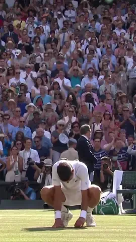 A dream realised. Again. 🏆🏆🏆🏆🏆🏆🏆 #Wimbledon #centrecourt100 #djokovic #novakdjokovic