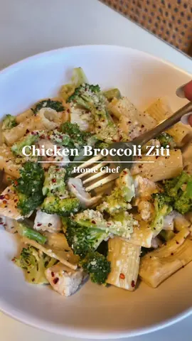 @Home Chef knows pasta is the way to my heart 💚🍝 Link in bio to get 16 FREE MEALS #hookedonhomechef #ad #easydinneridea #quickdinneridea #chickenbroccolipasta #easypastarecipe