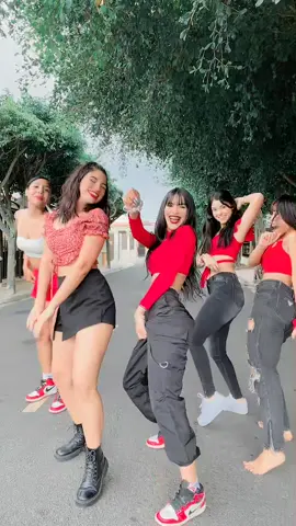 Extrañaba tanto a mis nenas😍✨ @Kathe y Caro @Pamela Rodriguez @Melissa Santos 💜