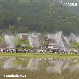 This special fire-fighting system turns a 200 years old village into a water fountain show. #gigadgets #prayforaustralia #firefighting #kyoto