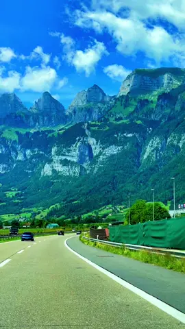 #swissroads 🇨🇭#switzerland #switzerlandnature #roadtrip #walensee #stgallen #verliebtindieschweiz #swissbeautiful #sisiswiss