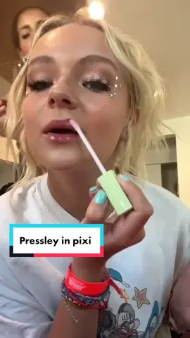 Super flirty and fun hair+makeup for Pressley Hosbach in all things @Pixi Beauty @colourpopco @houseoflashess want a product breakdown? Head over to @ britbritbritbrit on insta xoxo @pressley #pressleyhosbach #pressleyhobach #pixibeautybypetra  #pixibeauty #zombies3 #colourpop #colourpopcosmetics