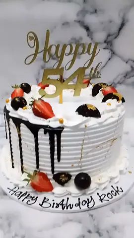 #54thbirthday #cakedecorating #nairobitiktokers #tiktokkenya #cakesinnairobi #cakesandmuffins  #foryou #fyp #grwn #Love #gift