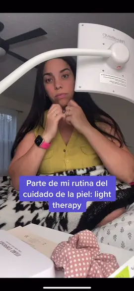 Parte de mi rutina del cuidado de la piel: Red light therapy 👌🏻 #latina #614columbus #mamaencasa #lighttherapy #skincareroutine #cuidadodelapiel #spaencasa #redlightforsk#cosasdemujeres #bellezatips #raytips