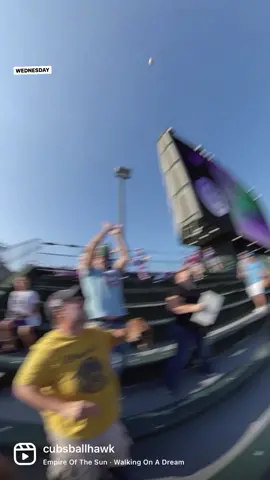 ATTA BOY! A dad makes a bare handed catch at 382ft from home plate.  🎥 7/13/22 Orioles batting practice. #ballhawk #cubs #baseball #wrigleyfield #Chicago #Summer #mlbcreatorclass #insta360 #glovecam #orioles #baseball #america #summer #fyp #athlete #sports #fatherson #wholesome