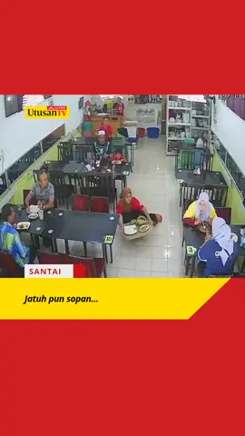 Comel akak jatuh 😁. Kredit video @Arief Nawi. #beritaditiktok #fyp #TrendingNewsMalaysia #Kelantan