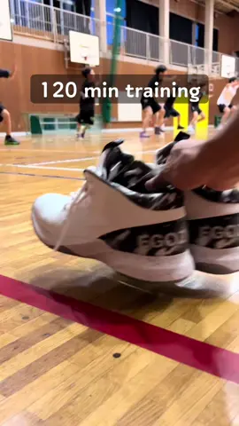 あっという間の120分でした。今日のshootはフローターシュートをメインに。3pt、ペネトレイトのゴール付近のフィニッシュ力を高める練習でした。ありがとうございました！