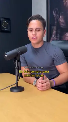 Ser fiel não é “só” não trair fisicamente.Quando estamos num relacionamento sério de verdade, temos total tranquilidade de assumir nossas atitudes e não esconder nada. Pois estamos num local seguro.Quem não deve, não teme.