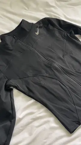 my current fave!! #fy #fyp #shope #shopeefinds #dryfit #jacket #longsleeve #style #fashion #yoga #quickdry #nike