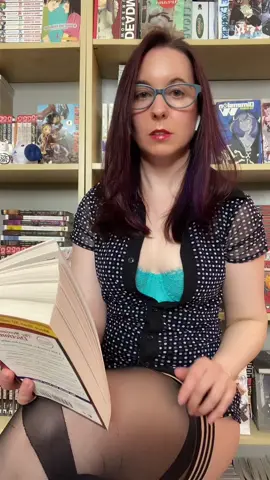 All kinds of sense #letmereadyouastory #burlesquereading #readingissexy #glassesaresexy