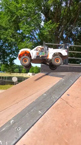 Like a feather. 🪶 #LVCRC #Traxxas #UDR #TraxxasUDR #Ford #Raptor #trophytruck #4x4 #jump #satisfying #RC #RCcar #car #truck #RCtok #foryou