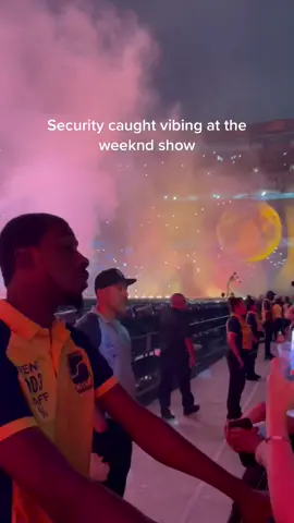 Security caught slippin!! #theweeknd #afterhourstildawnstadiumtour