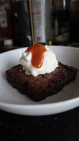 Brownie w/ Salted Caramel #foodtiktok #foodasmr #asmr #fyp
